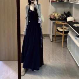 法式赫本风蓝色吊带连衣裙子女秋季2025新款巨好看的掐腰长裙套装