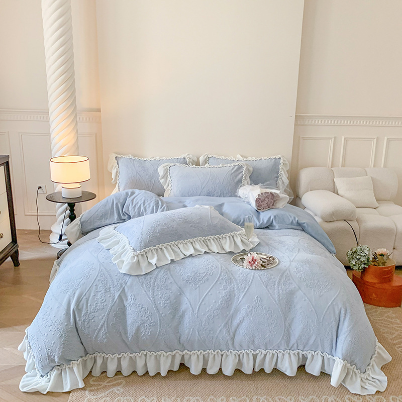 Telado de terciopelo de leche de cuatro piezas princesa viento no estático terciopelo bebé desnudo dormir A clase de kit de madre y bebé grueso y cálido