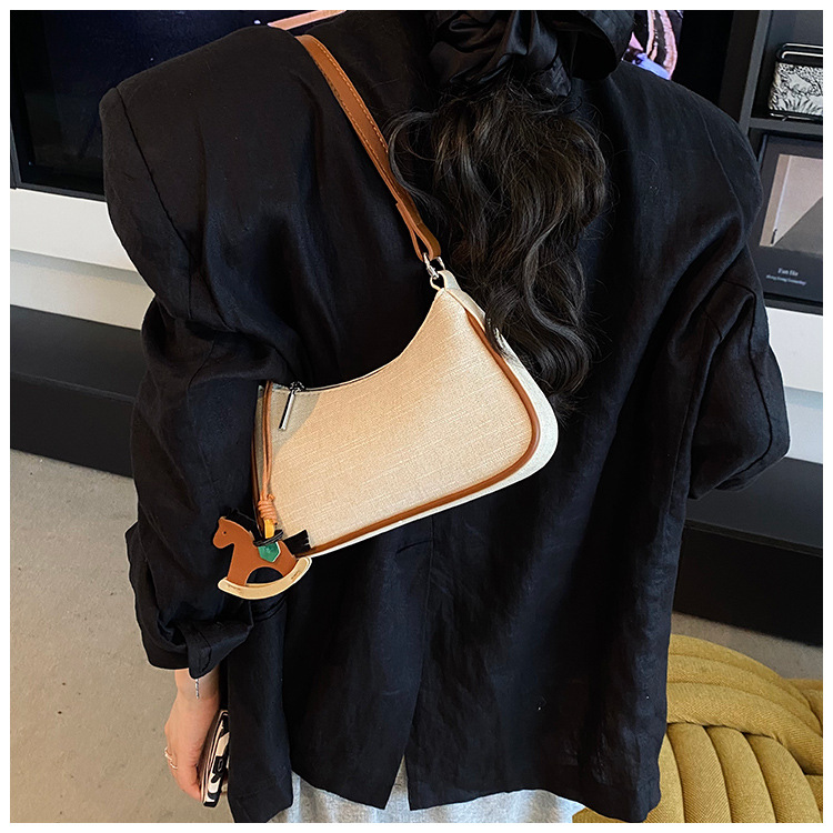 A niche design and fashionable underarm bag for summer 2025, a versatile and high-quality crossbody bag for women's daily commuting undefined