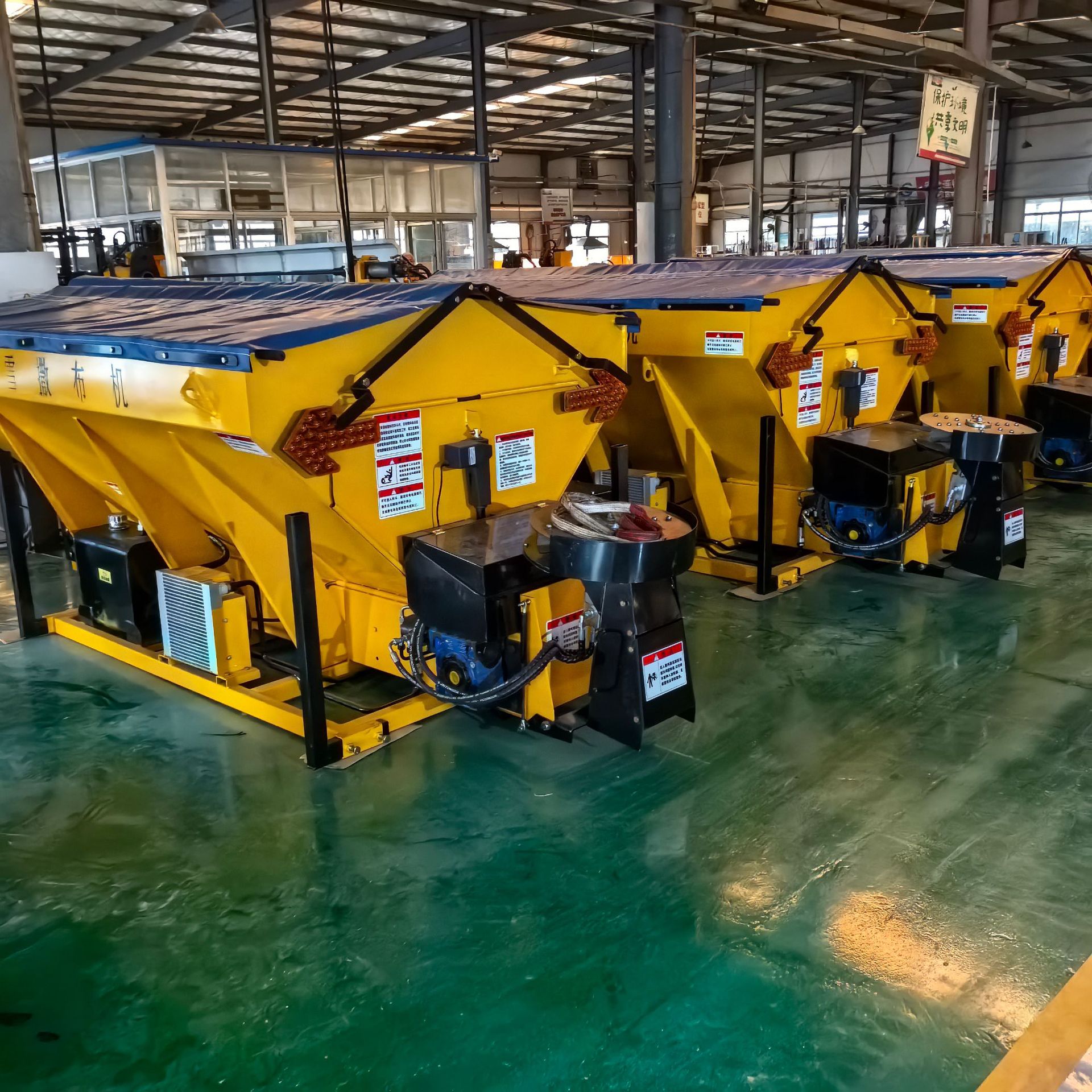 整机遥控操作  路面除雪设备撒盐机  城市道路融雪撒布机