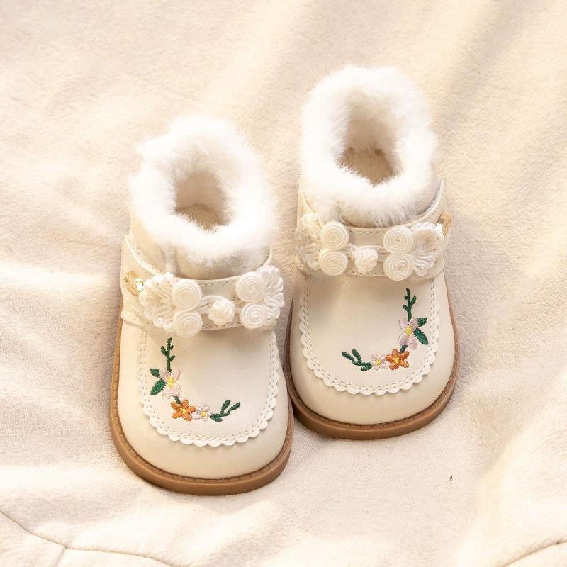 女の赤ちゃんの綿の靴、冬のベルベットのレザーブーツ、柔らかい底の子供用中国風の刺繍入り女の子のショートブーツ、漢服の靴、プリンセスシューズ|undefined