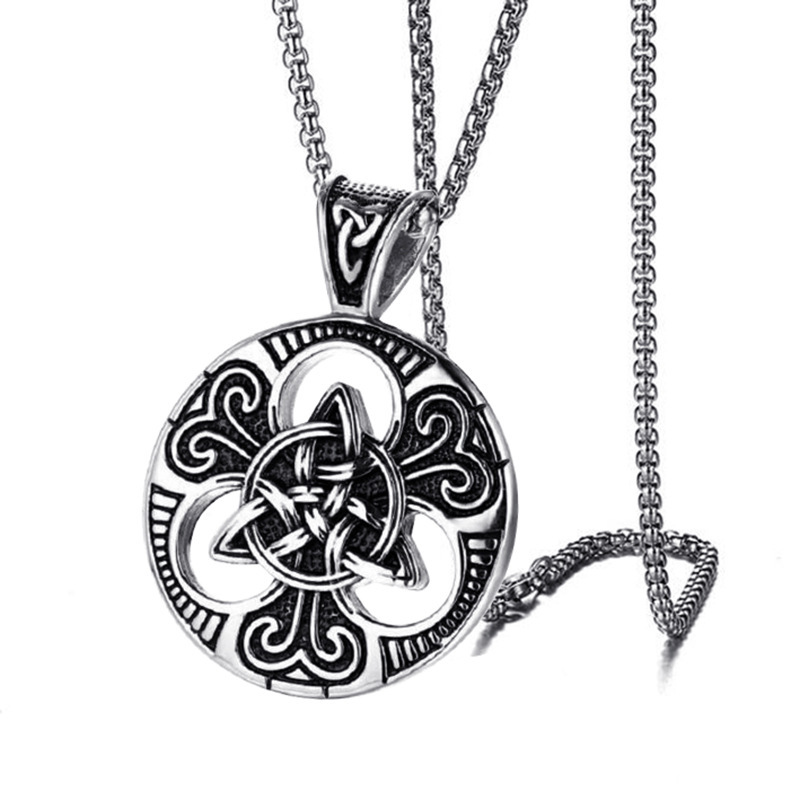 Collana con ciondolo con etichetta rotonda con nodo concentrico irlandese punk maschile alla moda_voghion.com