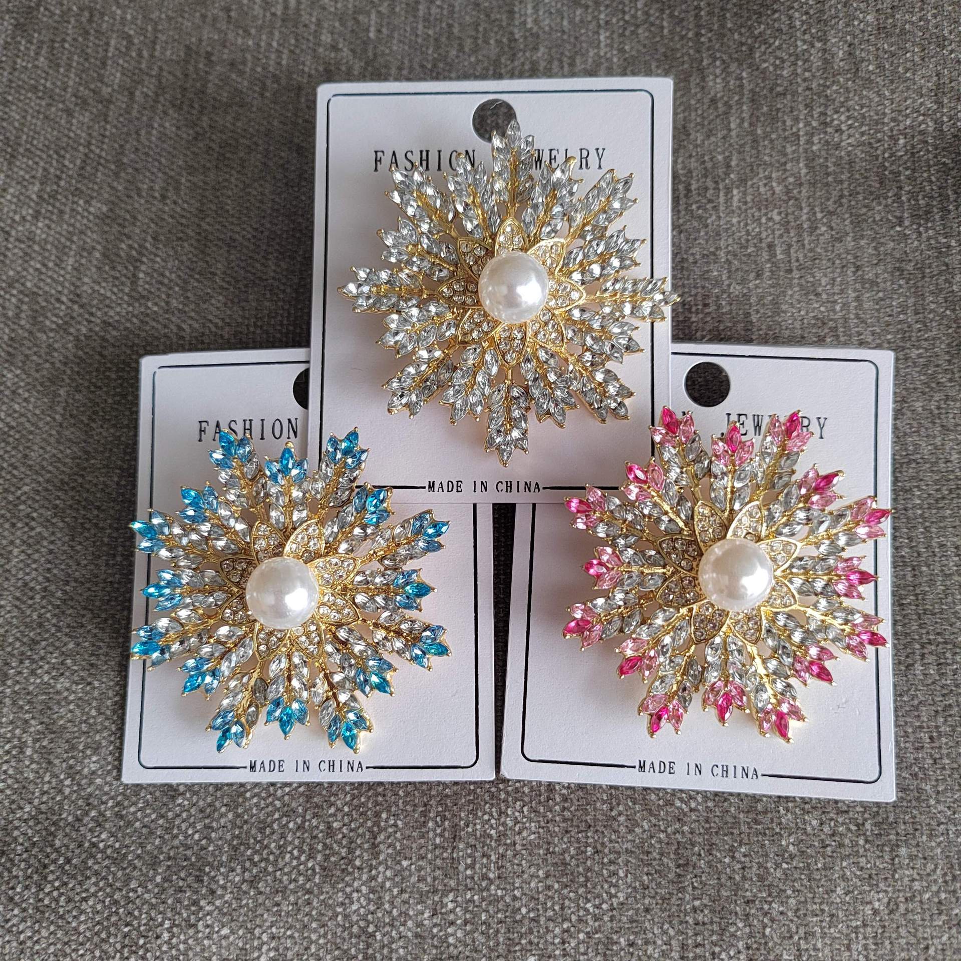 Snowflake Brooch for Women, High-End Inlaid Colorful Corsage Accessories, Versatile Neckline Design, Coat Pin, Accessible Luxury Wholesale