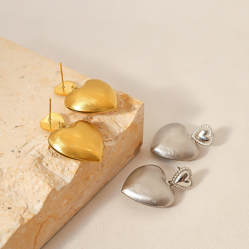 Hollow heart earrings for women, titanium steel, real gold plated, non-fading, European and American fashion, handmade brushed metal love earrings