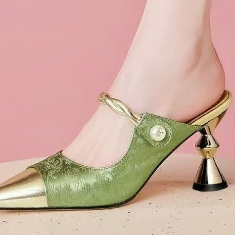 Летняя обувь 2025 года, босоножки на шпильке в китайском стиле, оптом, мягкая кожа, полусандалии, фабричные модные туфли с заостренным носком