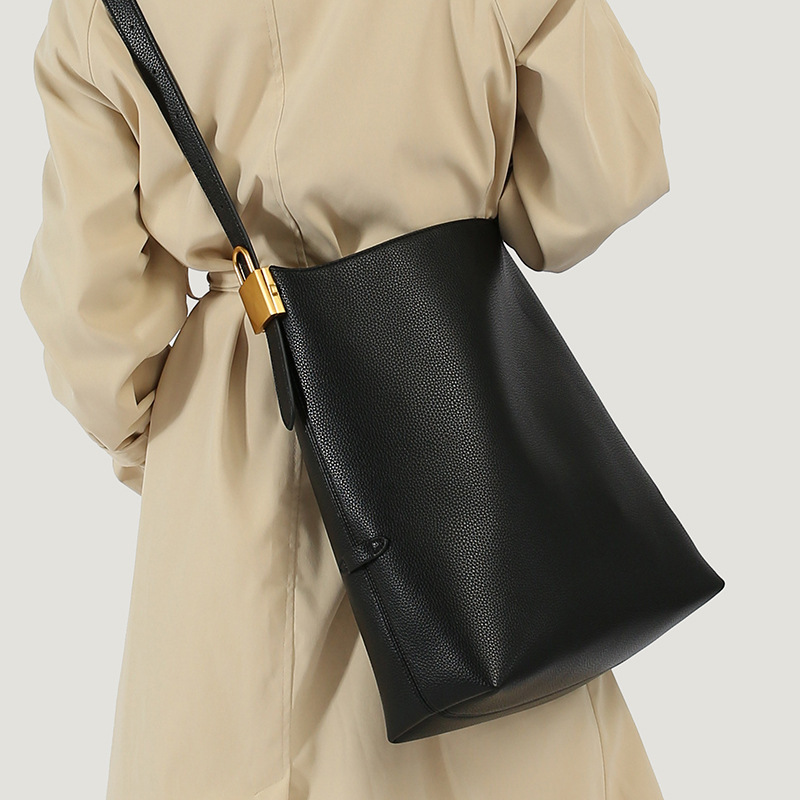 Guangzhou Women's 2024 Hobo Large Capacity Tote Bag Soft Leather Bucket Bag Commuter Shoulder Bag Fashion Versatile Handbag - Thumbnail 4