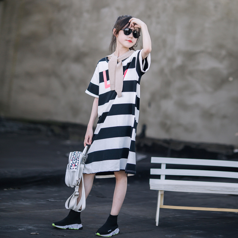 Las niñas se visten 2023 verano nuevo estilo casual vigoroso algodón camiseta falda medio y grande niños sueltos casual rayas