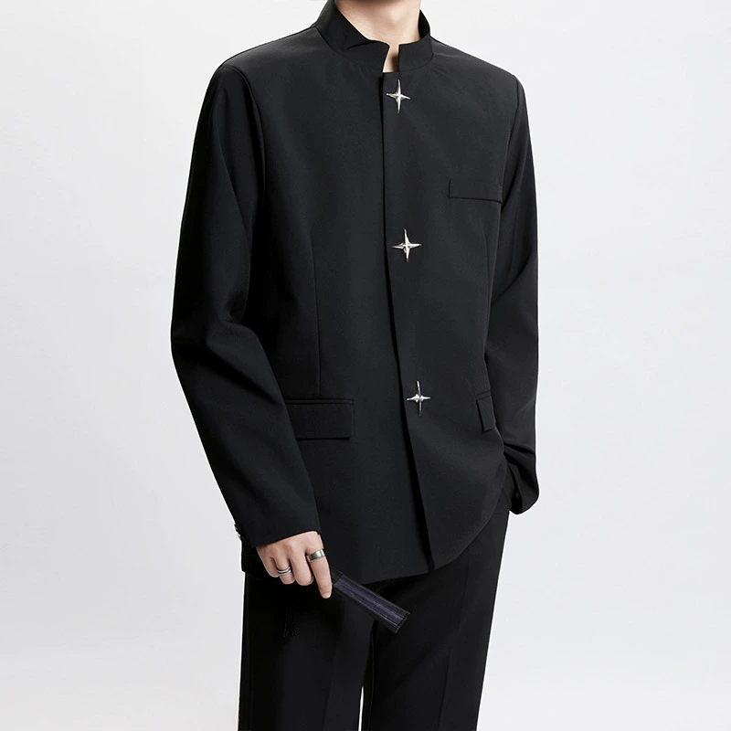 Новый мужской пиджак в китайском стиле с дизайнерским подходом, металлическими пуговицами, мягкими плечами, нишевым высококачественным воротником-стойкой, высококачественным ощущением.