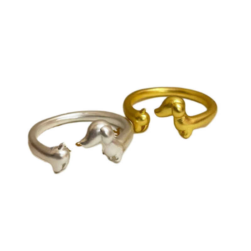 Sparkling Designer Ring For Women Sleek And Comfortable Jewelry_voghion.com