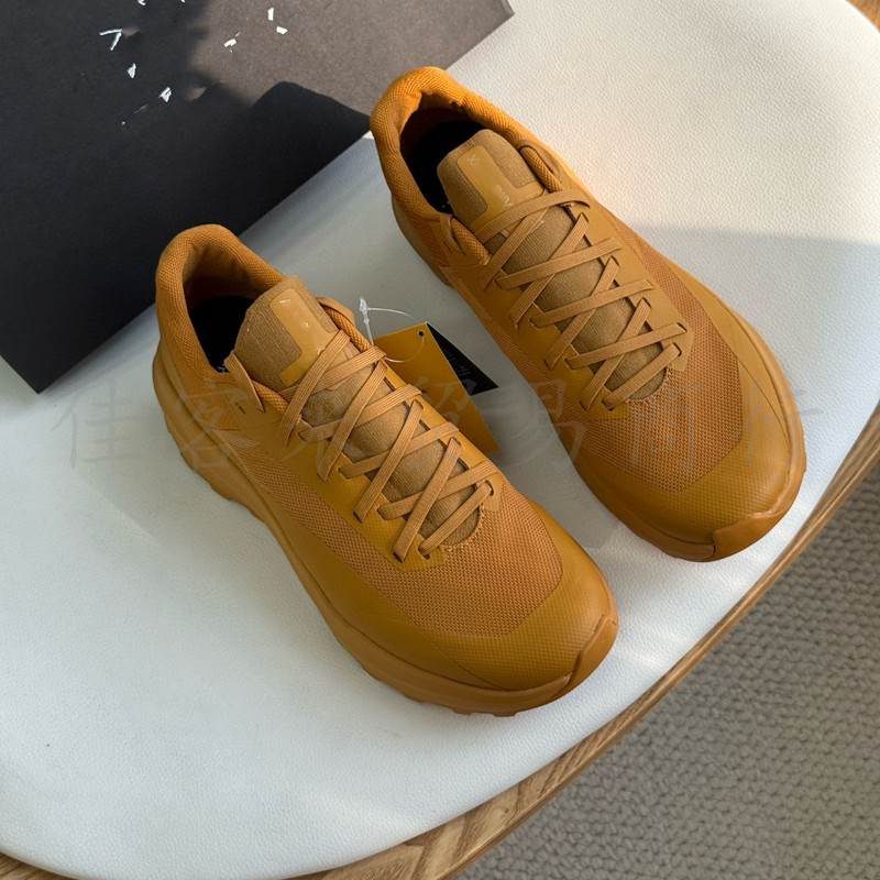 高品質の春と夏のカップル屋外通気性ランニングシューズ登山とロッククライミングスポーツシューズ滑り止めオフロードトラベルシューズ|undefined