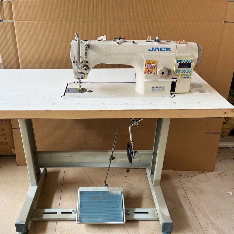 잭이 자동으로 노루발을 올립니다.