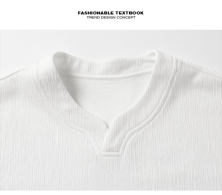 T-shirt uomo nero strutturato con scollo a v stile premium_voghion.com