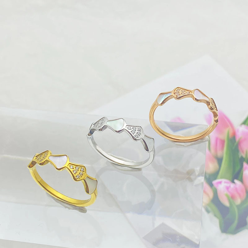 trend geometric ring