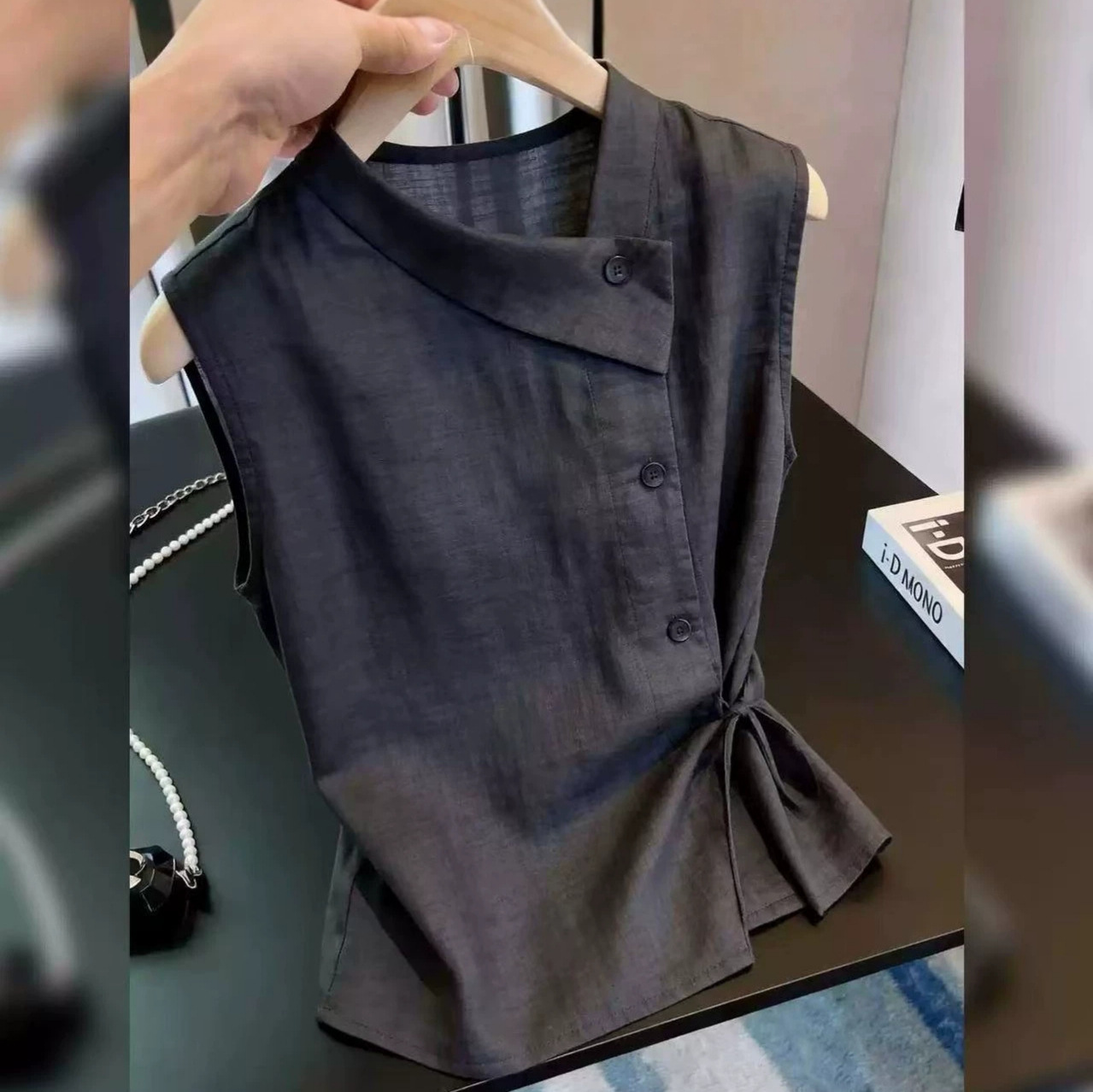 Áo hai dây nữ satin kiểu Pháp thanh lịch, thiết kế không tay ôm nhẹ — màu đen chi tiết 4
