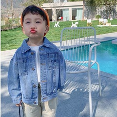 男の子のデニムの上着の男の子の赤ちゃんの洋気の春秋の服の中で子供の百合の子供の韓国版のデニムの上着の格好がかっこいいです。