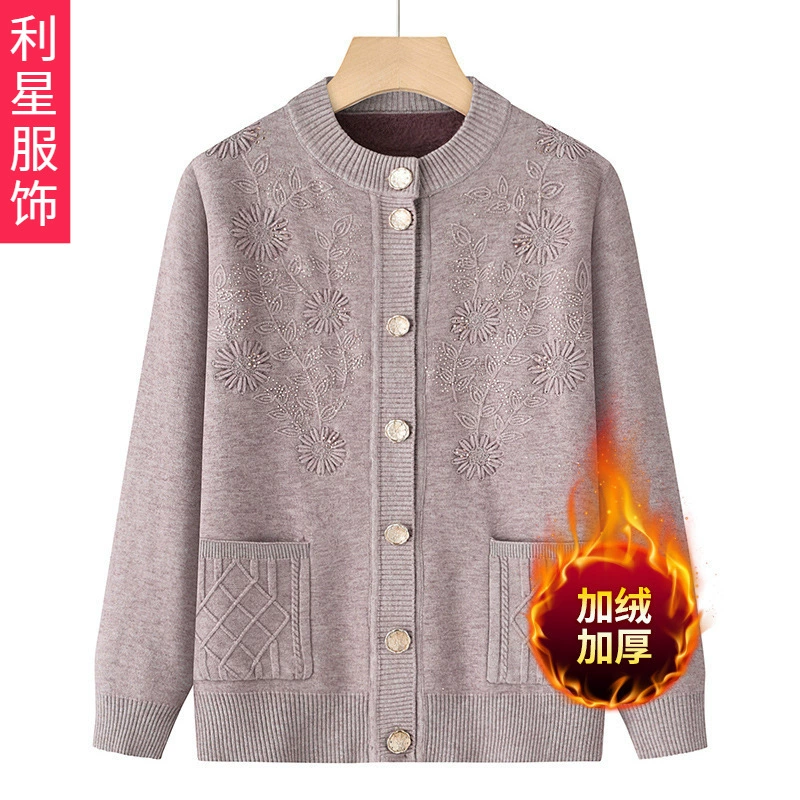 Среднего и пожилого возраста мама одеваются с бархатным свитером кардиган пальто