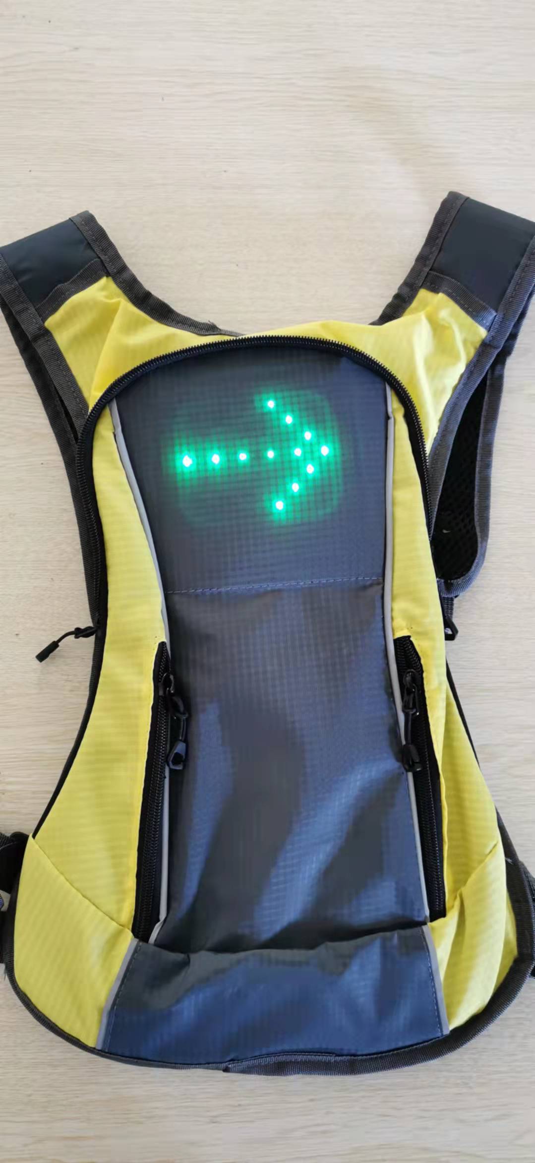 El inventario de comercio electrónico transfronterizo en stock mochila de dirección de equitación de control remoto inalámbrico mochila LED luminosa