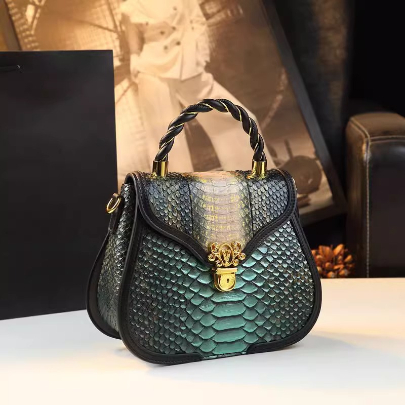 Borsa a spalla da donna in vera pelle piccola e versatile_voghion.com