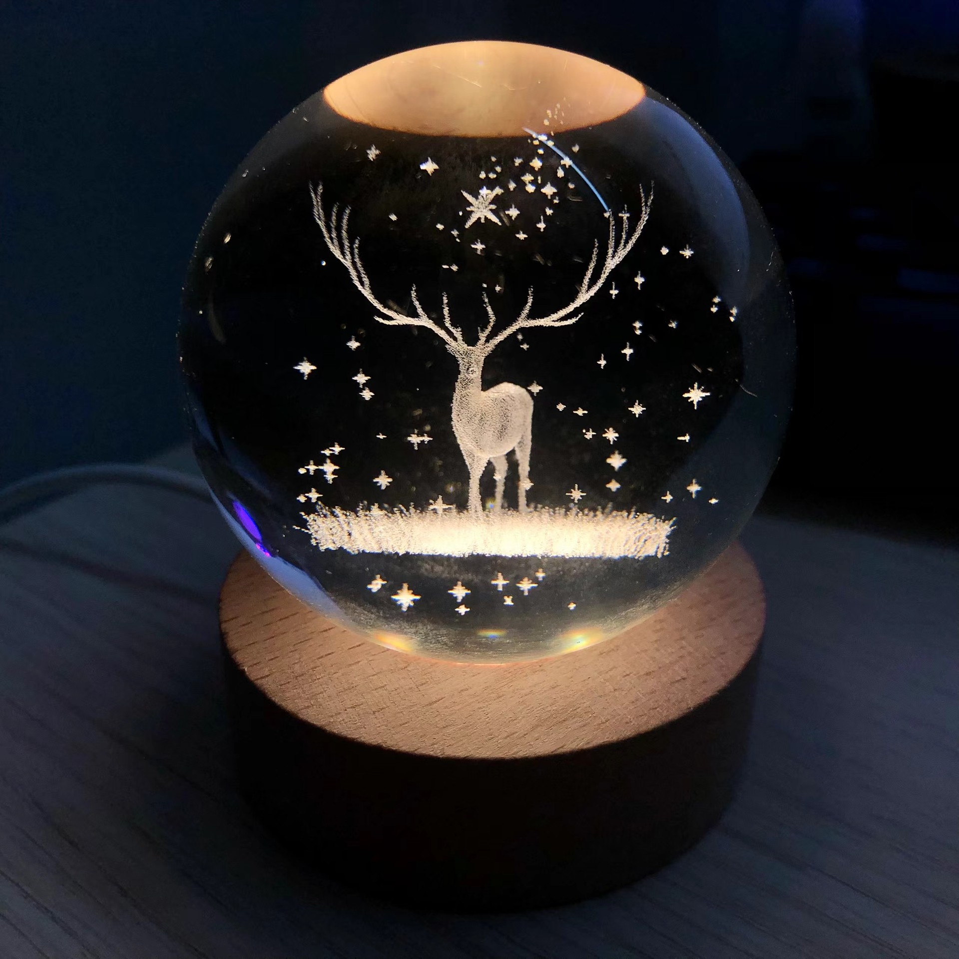 Luminoso ELK bola de cristal 3D tallada noche Luz de madera decoración de escritorio regalo para niñas regalo de cumpleaños al por mayor