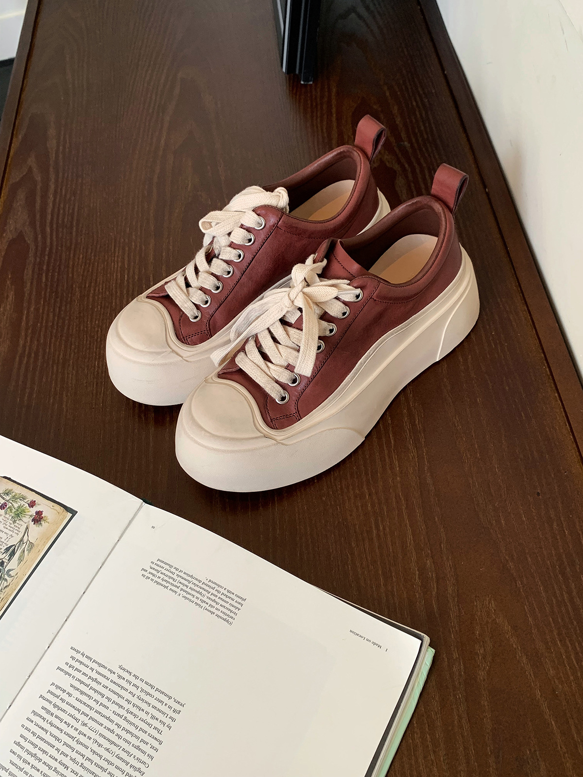 Versión de cuero de vaca ~ Grape Madre con el mismo estilo de zapatos de skate casuales de cabeza redonda para aumentar la altura de la base para hacer viejos zapatos blancos para mujeres