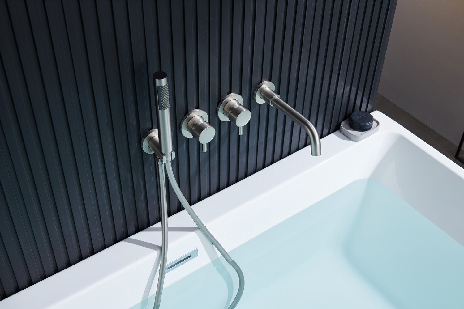 Amazon all-copper built-in bathtub faucet, hot and cold mixed water faucet, bathroom shower, hotel concealed installation details Picture