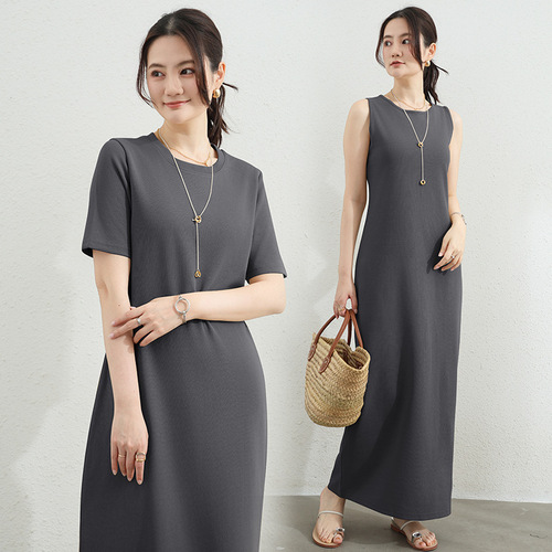 Elegant and versatile commuting maxi dress with floor-length and two necklines, unlined dress suitable for plus-size women, simple and stylish summer attire.