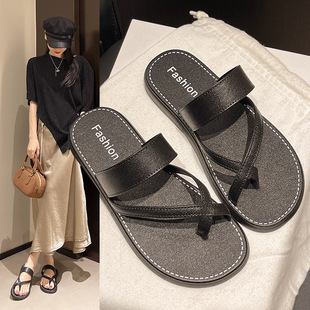 Cross-border E-commerce Women's Shoes 2025 Summer New Round Toe Flat Bottom Open Toe Buckle Lap Outer Wear Simple Fingers Women's Slippers
