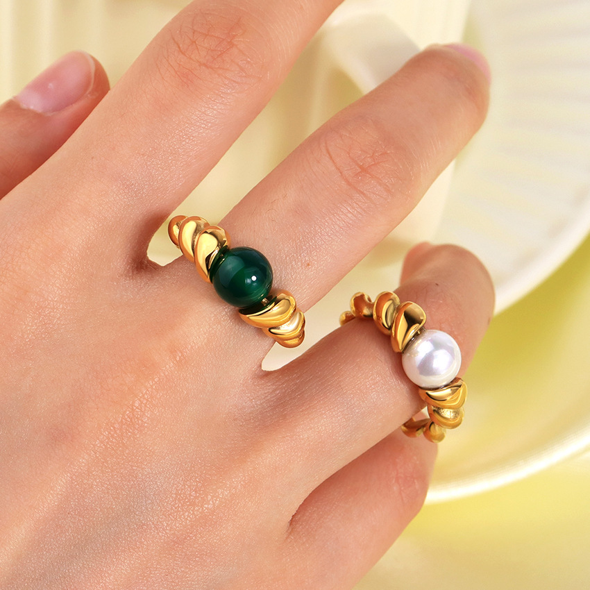 Rings Classification 5, 6, 8 Ring Size Simple Style Commute Round Stainless Steel 18k Gold Plated Rings In Bulk