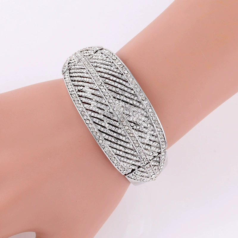 Китайский бренд Hot selling European and American fashion bracelets big brand leaf full of diamond zirconium open alloy bracelet BR-03170