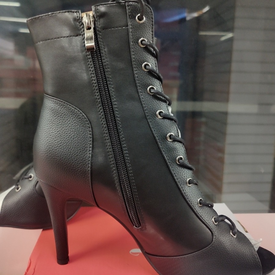 Jazz europeo y americano de lazo botas de boquilla de pez mujer primavera y verano botas cortas huecas de talón delgado sandalias de baile de talón alto tamaño grande