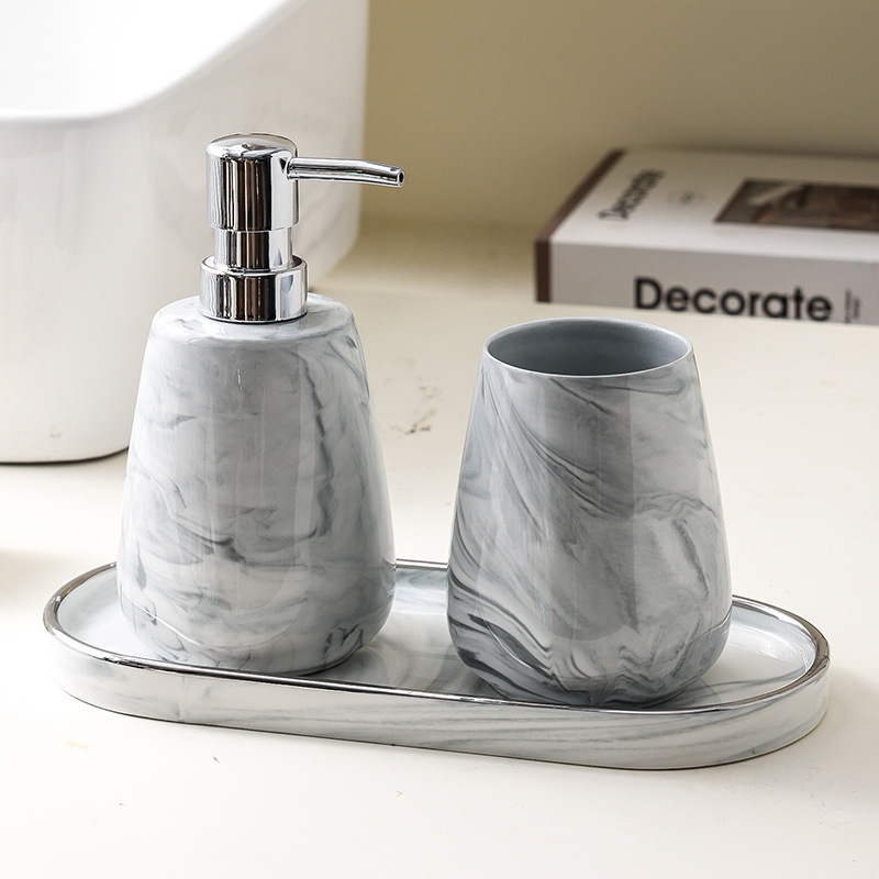 Artículos de baño, juego de lavado, bandeja, baño, baño, baño, lavabo, cepillo de dientes, taza de enjuague bucal, botella de loción