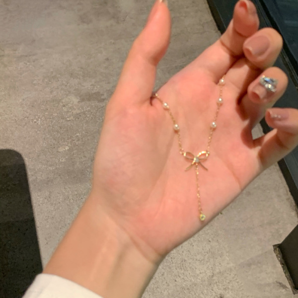 Cute small design pendant with bow pearl with tassels