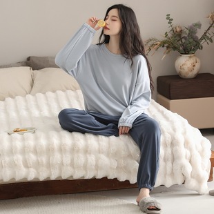 �Ҿӷ����b�½q˯��Ů�����߼������^�L�������Lѝ���e���⴩���b