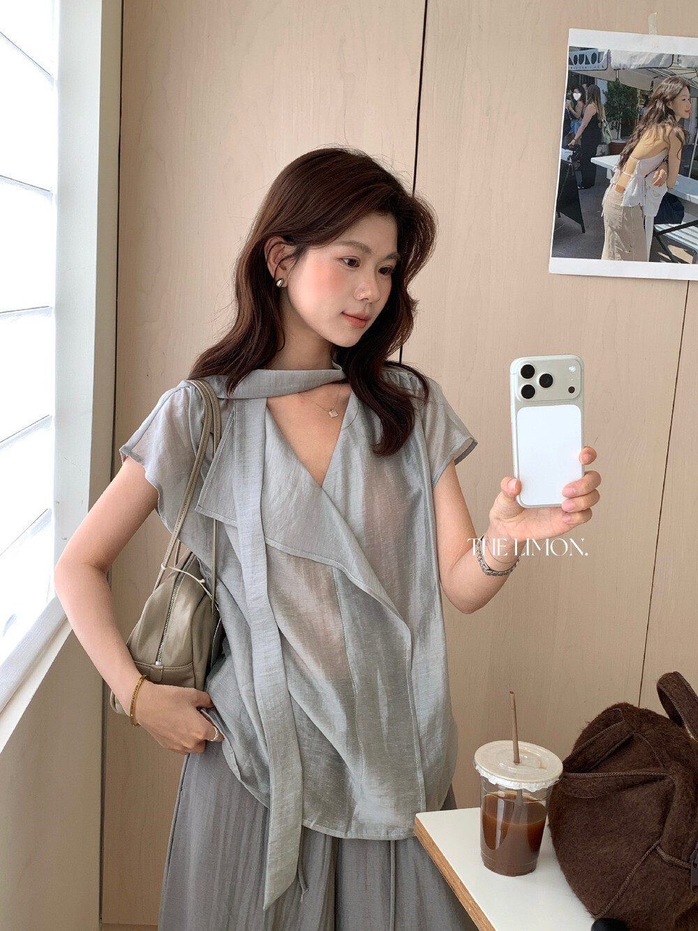 Áo sơ mi nữ linen cổ V tay dài phối dây rua, thiết kế thanh lịch mùa hè 2026 — Bột cam, xanh lá cây, màu xám, màu mơ chi tiết 20