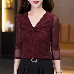 代発2025春の新しい長袖tシャツの女性のシャツの気質はやせているネットの上着のvネックのお母さんの服を現します。