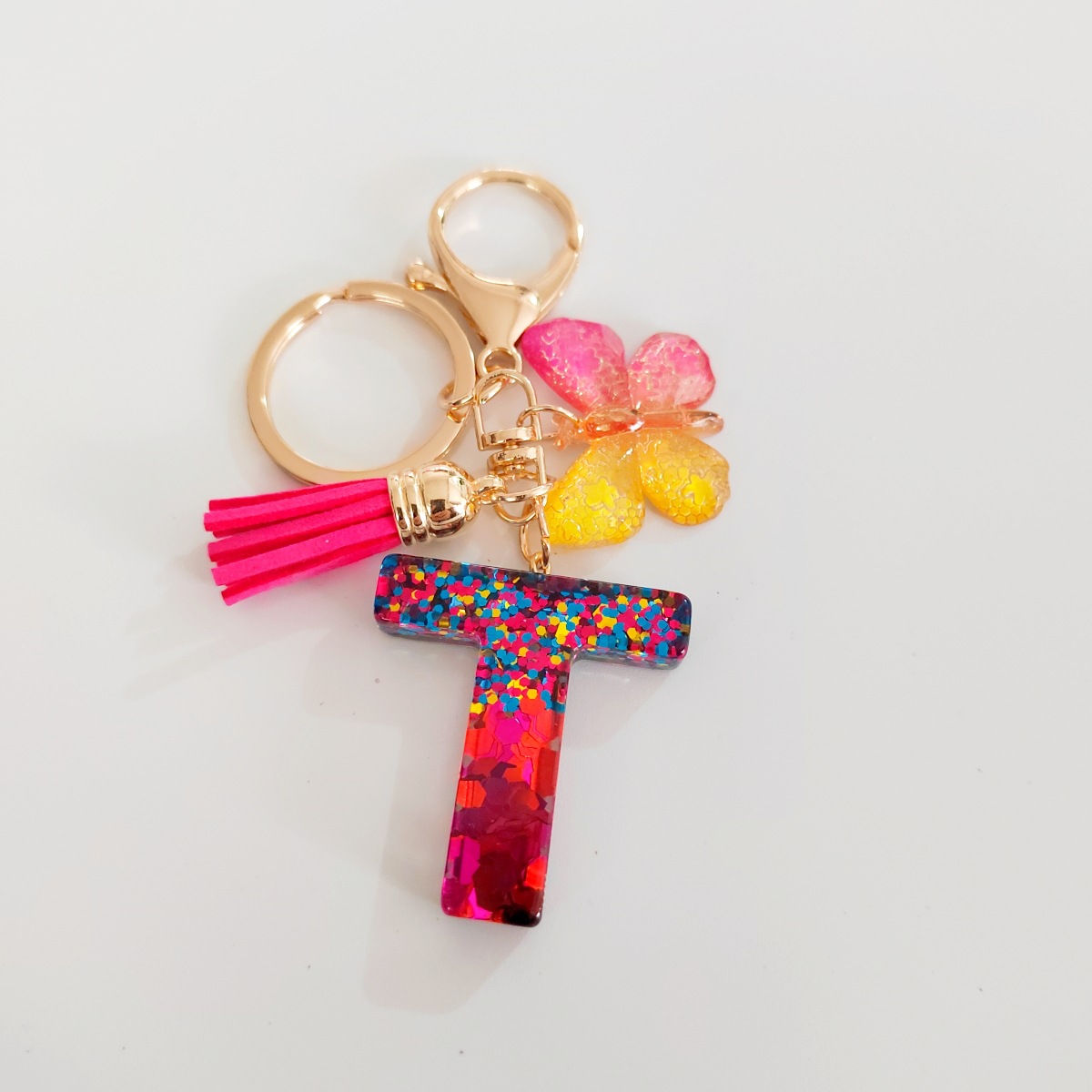 Ventas transfronterizas calientes de letras inglesas de color mixto colgante de llavero colgante de mariposa fringe de resina de llavero colgante de joyería