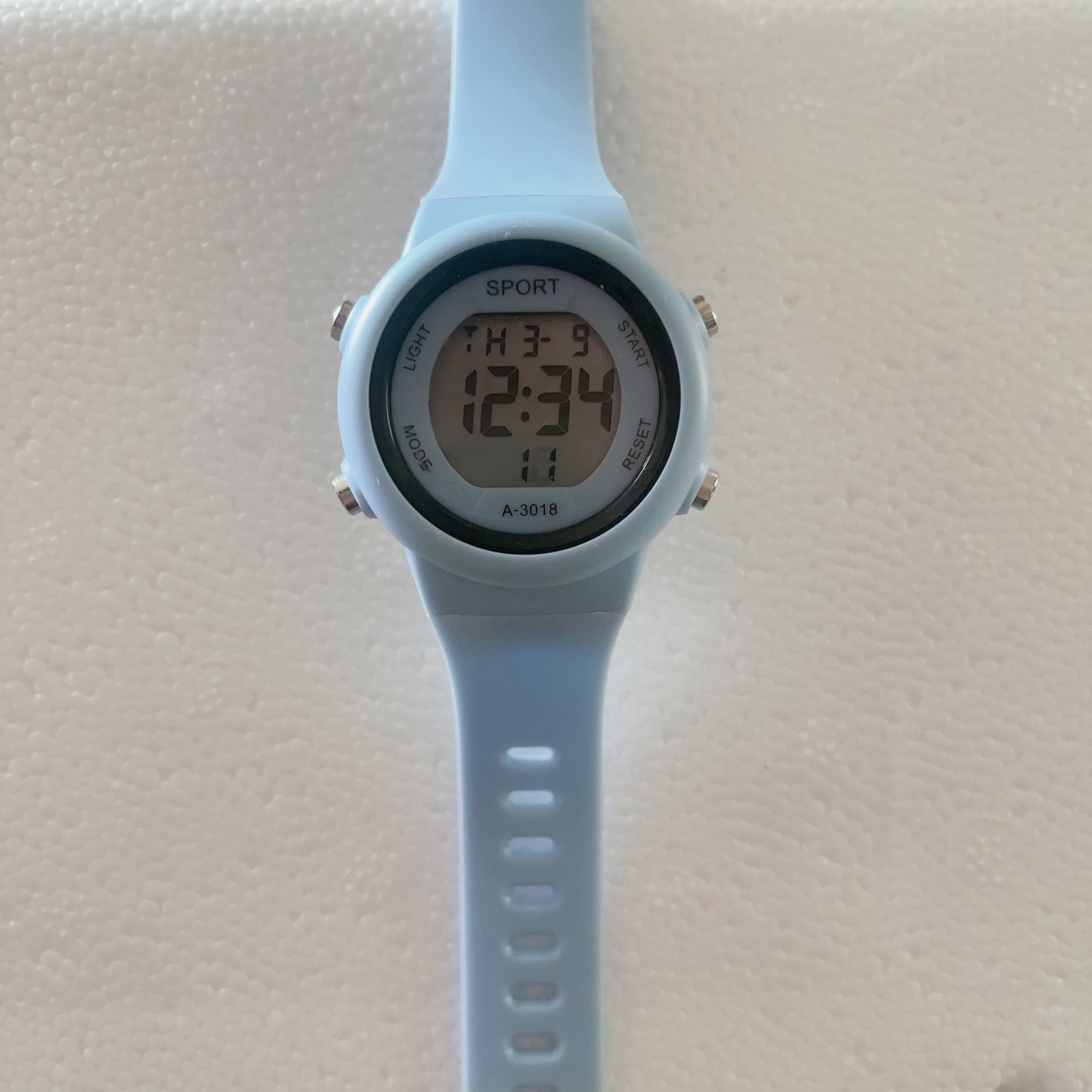 Retail explosivo reloj de estudiantes de secundaria secundaria niños y niñas deportes multifuncional reloj electrónico digital impermeable