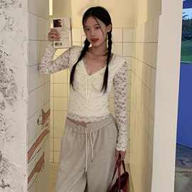 2025秋冬V领蕾丝打底衫女春秋叠穿皮草内搭小衫独特漂亮上衣纯欲