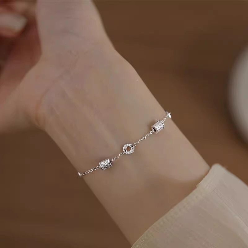 925 silver-plated slim waist bracelet for women, with a sense of design, light luxury, exquisite and versatile, a birthday gift for a girlfriend 925 silver-plated slim waist bracelet for women, with a sense of design, light luxury, exquisite and versatile, a birthday gift for a girlfriend