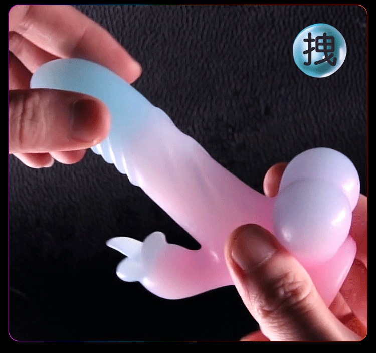Realistic Silicone Dildo with Soft Flesh-Like Texture for Women — detail image 9