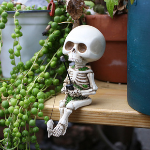 Cross-Border New Product Fishing Skull Ornament Creative Resin Skull Decorative Statue Courtyard Garden Landscape Crafts