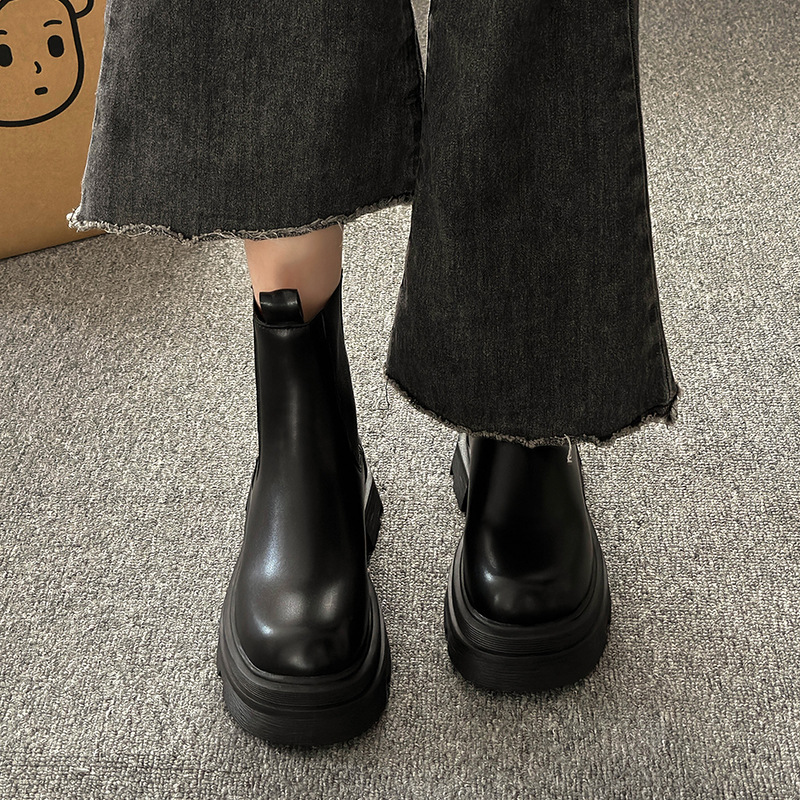 タバコの筒の靴のマーティンの靴の女性の英倫風の2023秋冬の新型のやせているショートブーツのチェルシーのショートブーツの卸売り