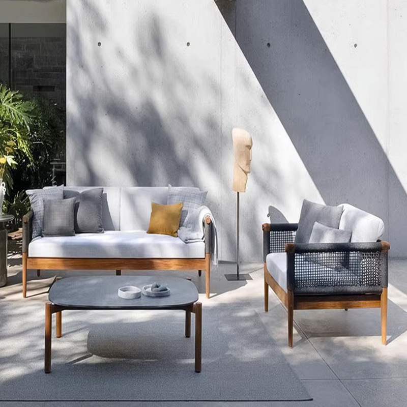 Sofá de caña al aire libre patio villa jardín al aire libre balcón hotel relajado mesa de té de madera combinación de muebles de madera maciza