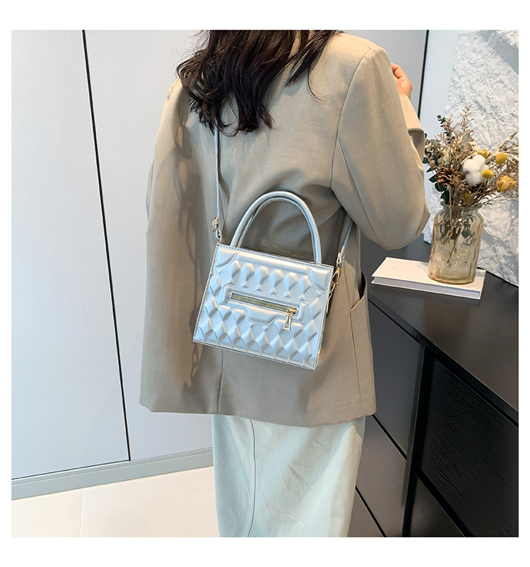 Simplified diamond grid embossed women's handbag 2024 new solid color Korean version stylish single shoulder crossbody_voghion.com
