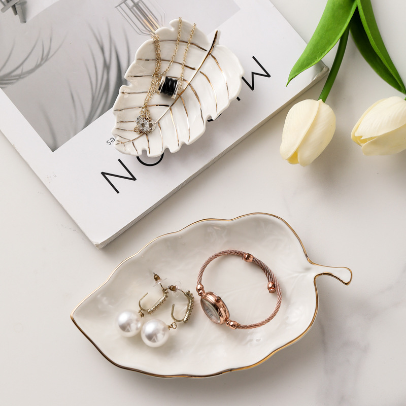 Plato de almacenamiento de cerámica creativa Placa de joyería de hoja de lujo placa de cerámica de almacenamiento de objetos pequeños