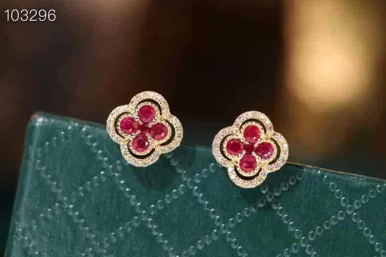 2023年新款18Ｋ金天然红宝石四叶草耳钉设计现货耳环深圳爆款耳饰