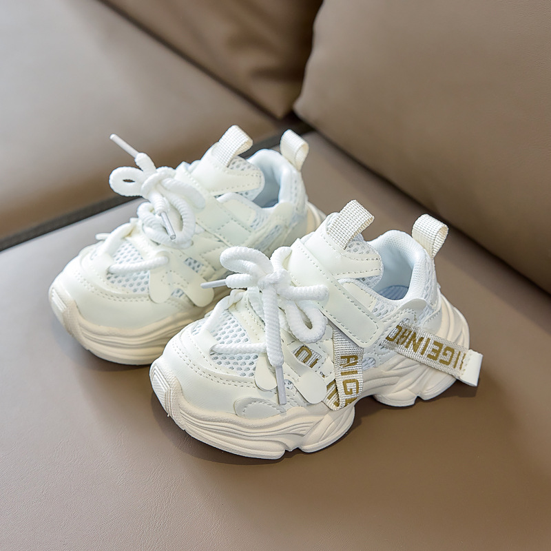 Zapatos deportivos para niños, zapatos casuales para padres, primavera de 2026 nuevos zapatos deportivos transpirables de moda para niños mayores en stock