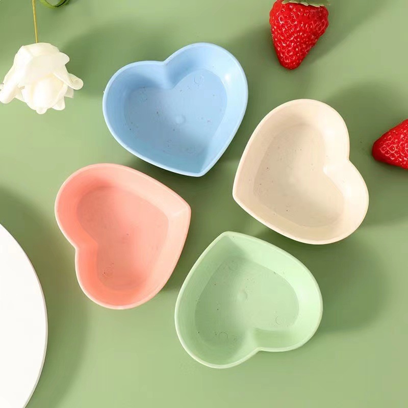 Creative heart-shaped sauce dish, household kitchen small plate, seasoning plate, snack plate, wheat straw tableware dish, plate