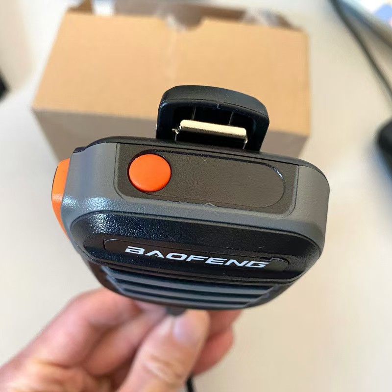 UV9R bicolor a prueba de agua micrófono de mano altavoz a prueba de agua Baofeng intercomunicador micrófono fabricantes al por mayor