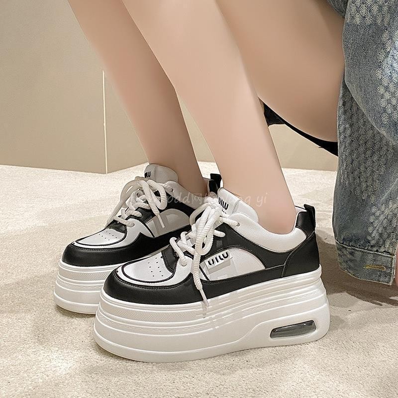 2025 otoño y invierno de zapatos de entrenamiento alemán de suela gruesa explosión nicho retro zapatos de padre mujeres nuevas zapatillas deportivas muffin de aumento de altura